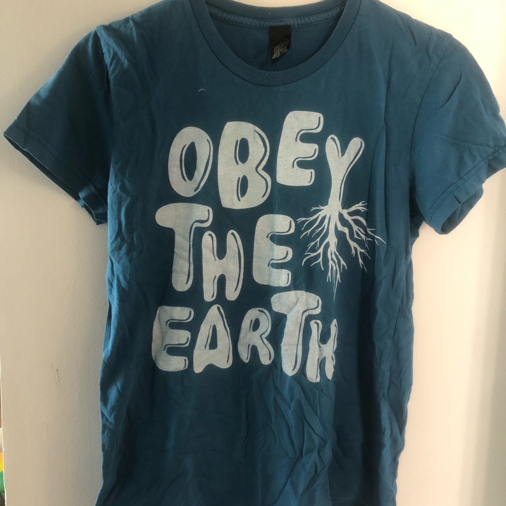 Obey t shirt obey the earth blue color size medium